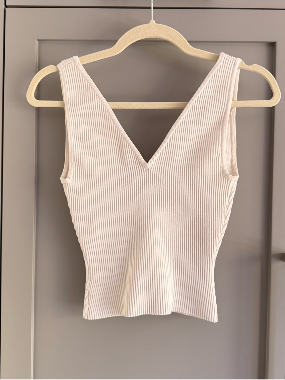Babaton Cream Ribbed V-Neck Tank Top